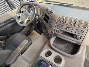 CF 530 8x4-4 / FASSI 27.5 t/m CRANE + TIPPER